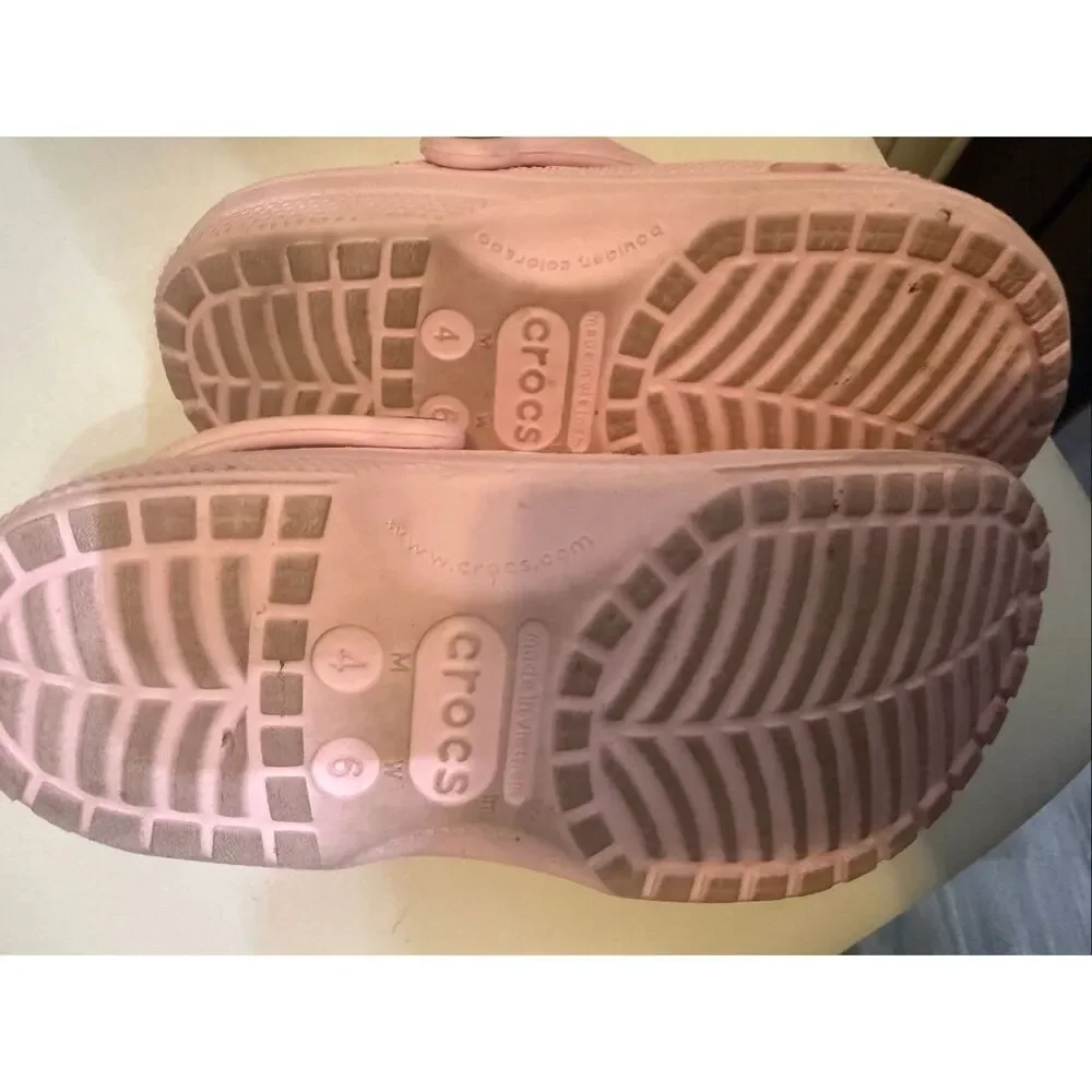Crocs Women's Lightweight Slip-on Classic Clog Sandals Pink Size 6